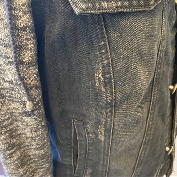 Free People Distressed Denim Jacket Size M - Picture 5 of 15